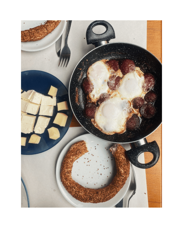 plats turcs, simit et omelette au sucuk