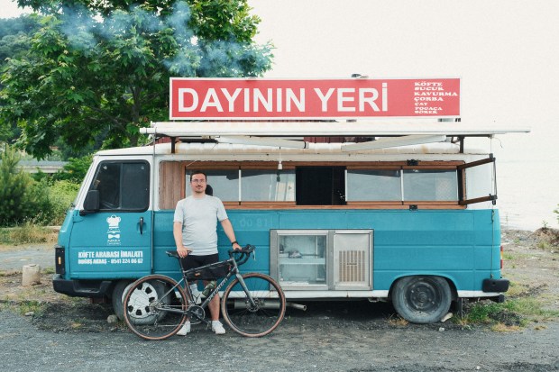 cycliste et food truck en turquie